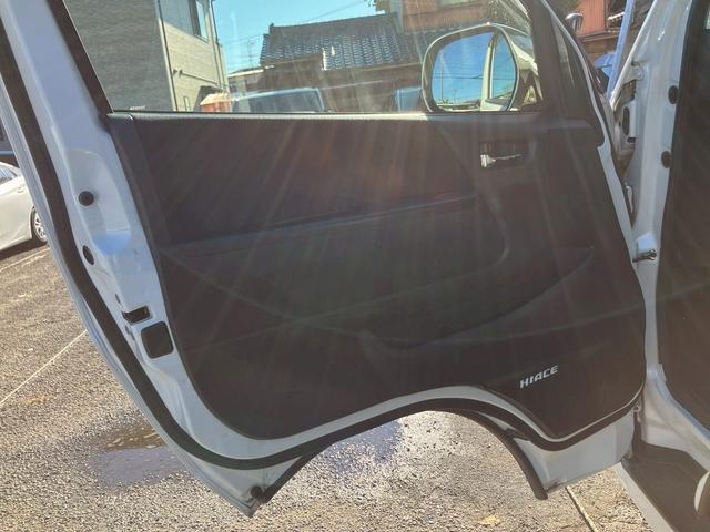 ハイエースバン ロングスーパーＧＬ　社外ナビ　バックカメラ　デジタルインナーミラー型ドラレコ　小窓付き　レザー調シートカバー　ＥＴＣ　両側スライドドア　マッドフラップ　Ｂｌｕｅｔｏｏｔｈ接続可　ターボ　ホワイトパールクリスタルシャイン（48枚目）