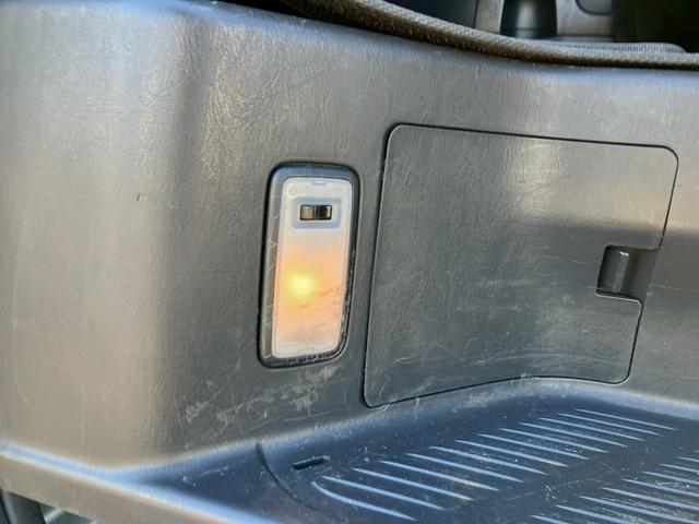 ハイエースバン ロングスーパーＧＬ　社外ナビ　バックカメラ　デジタルインナーミラー型ドラレコ　小窓付き　レザー調シートカバー　ＥＴＣ　両側スライドドア　マッドフラップ　Ｂｌｕｅｔｏｏｔｈ接続可　ターボ　ホワイトパールクリスタルシャイン（50枚目）