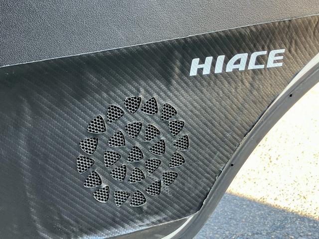 ハイエースバン ロングスーパーＧＬ　社外ナビ　バックカメラ　デジタルインナーミラー型ドラレコ　小窓付き　レザー調シートカバー　ＥＴＣ　両側スライドドア　マッドフラップ　Ｂｌｕｅｔｏｏｔｈ接続可　ターボ　ホワイトパールクリスタルシャイン（66枚目）