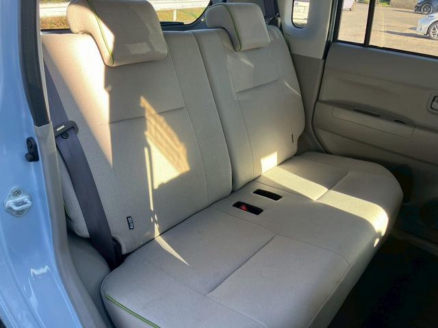 �Z�J���h�V�[�g�͑�l��l������Ă��\���ȃX�y�[�X����������Ɗm�ۂ���Ă���܂��B