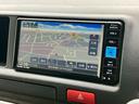 【純正ナビ】装備です！デジタルテレビやＢｌｕｅｔｏｏｔｈオーディオ接続、ＤＶＤ再生など多彩な機能を併せ持っており、インパネ周りがすっきりしてますね！