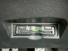 【ＥＴＣ車載器】を装備しておりますので、ご納車直後からの遠距離ドライブも可能です。土日の利用料金の割引や、朝夕の通行料金を割引料金で高速道路をお楽しみいただけます。 7