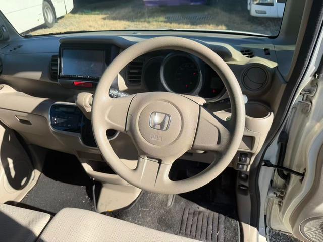 N-BOX C ●●VSA(ABS+TCS+横すべり抑制)●エマージェンシーストップシグナル●ヒルスタートアシスト機能●アイドリングストップシステム●ECONスイッチ(ECONモード)ナビ(12枚目)