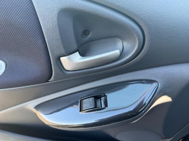 ヴィッツ RS 1.5 RS 純正5速 3ドア ETC MOMOハンドル クイックステアリングホイール(46枚目)