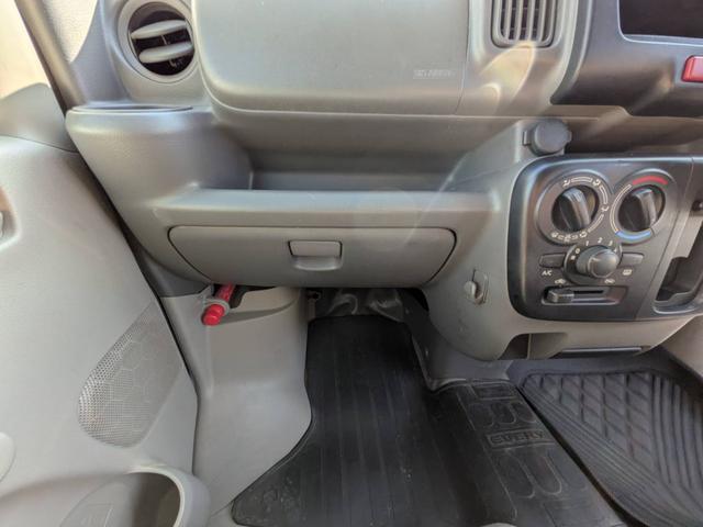 エブリイ ＰＡ　５速ＡＴ／エアコン／パワステ／キーレス／ＲＳ－Ｒローダウン／１５インチスポーツホイール＆新品タイヤ／２ＷＤ／車検Ｒ９年１１月／禁煙車／リヤ５面ミラーフィルム／禁煙車／取説完備（23枚目）