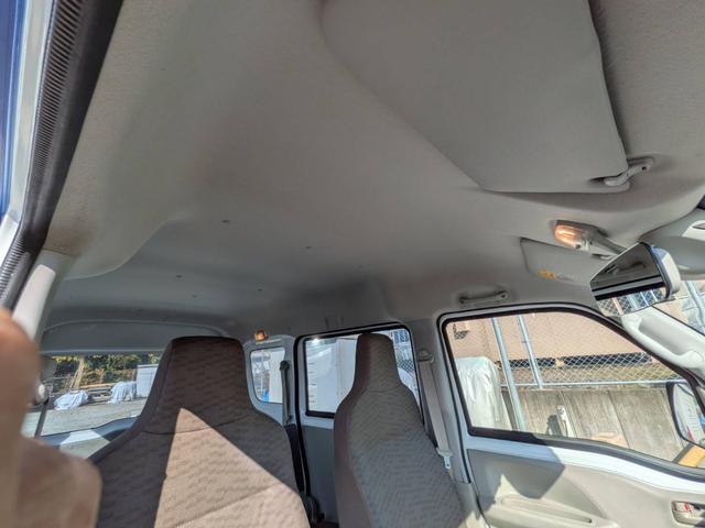 エブリイ ＰＡ　５速ＡＴ／エアコン／パワステ／キーレス／ＲＳ－Ｒローダウン／１５インチスポーツホイール＆新品タイヤ／２ＷＤ／車検Ｒ９年１１月／禁煙車／リヤ５面ミラーフィルム／禁煙車／取説完備（25枚目）