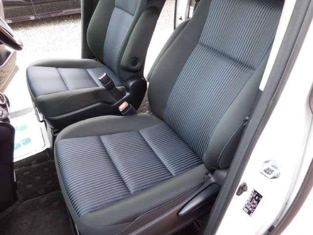 ヴォクシー ZS 煌II ETC 社外8インチナビフルセグ レーンアシスト 衝突被害軽減システム 両側電動スライドドア オートマチックハイビーム LEDヘッドランプ スマートキー アイドリングストップ 3列シート CVT(6枚目)