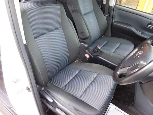 ヴォクシー ZS 煌II ETC 社外8インチナビフルセグ レーンアシスト 衝突被害軽減システム 両側電動スライドドア オートマチックハイビーム LEDヘッドランプ スマートキー アイドリングストップ 3列シート CVT(7枚目)