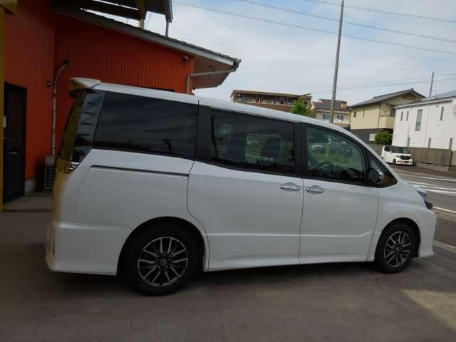 ヴォクシー ZS 煌II ETC 社外8インチナビフルセグ レーンアシスト 衝突被害軽減システム 両側電動スライドドア オートマチックハイビーム LEDヘッドランプ スマートキー アイドリングストップ 3列シート CVT(14枚目)