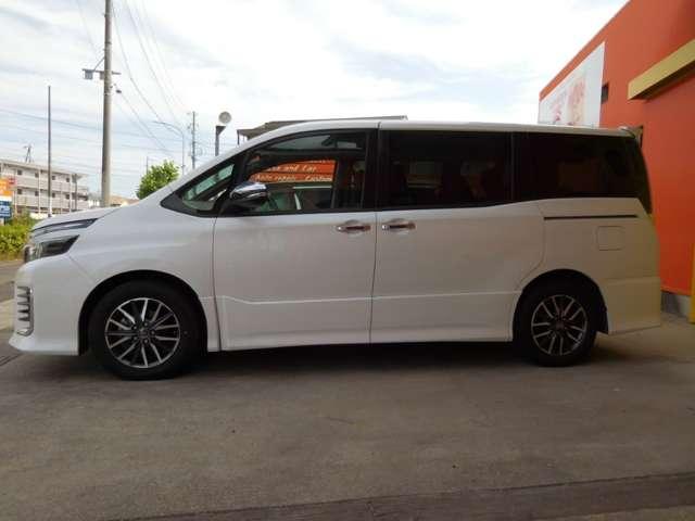 ヴォクシー ZS 煌II ETC 社外8インチナビフルセグ レーンアシスト 衝突被害軽減システム 両側電動スライドドア オートマチックハイビーム LEDヘッドランプ スマートキー アイドリングストップ 3列シート CVT(18枚目)