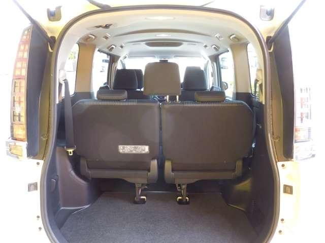 ヴォクシー ZS 煌II ETC 社外8インチナビフルセグ レーンアシスト 衝突被害軽減システム 両側電動スライドドア オートマチックハイビーム LEDヘッドランプ スマートキー アイドリングストップ 3列シート CVT(19枚目)