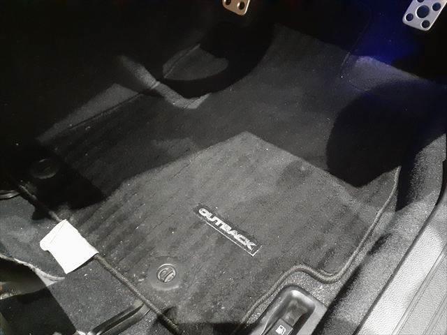 レガシィアウトバック リミテッド　本革シート　サンルーフ　純正ＳＤナビ　パワーシート　ルーフレール　禁煙車　バックカメラ　フルセグＴＶ　レーダークルーズコントロール　衝突軽減ブレーキ　ＬＥＤヘッドライト　ＥＴＣ　Ｂｌｕｅｔｏｏｔｈ対応（53枚目）