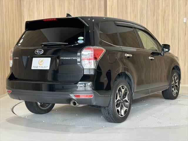 フォレスター Ｓ－リミテッド　４ＷＤ　アイサイト　禁煙車　純正ＳＤナビ　レーダークルーズコントロール　バックカメラ　本革シート　ＬＥＤヘッドライト　フルセグ　Ｂｌｕｅｔｏｏｔｈ　衝突軽減ブレーキ　ＥＴＣ　クリアランスソナー　ＢＳＭ（17枚目）