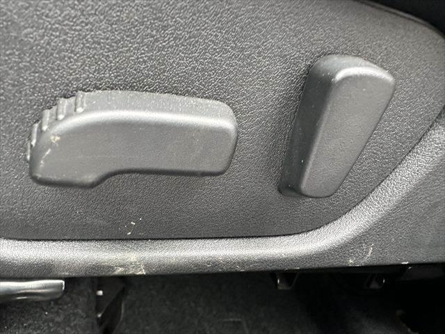 フォレスター Ｓ－リミテッド　４ＷＤ　アイサイト　禁煙車　純正ＳＤナビ　レーダークルーズコントロール　バックカメラ　本革シート　ＬＥＤヘッドライト　フルセグ　Ｂｌｕｅｔｏｏｔｈ　衝突軽減ブレーキ　ＥＴＣ　クリアランスソナー　ＢＳＭ（64枚目）