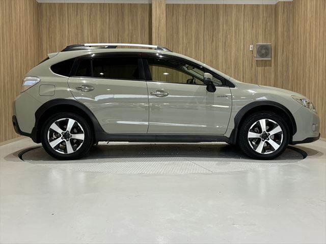 ＸＶハイブリッド ２．０ｉ－Ｌ　アイサイト　４ＷＤ　純正ＳＤナビ　バックカメラ　レーダークルーズコントロール　衝突軽減ブレーキ　パワーシート　ＥＴＣ　ブルートゥース　フルセグＴＶ　ＥＴＣ　ＭＴモード付　純正１７インチアルミホイール　スマートキー（17枚目）