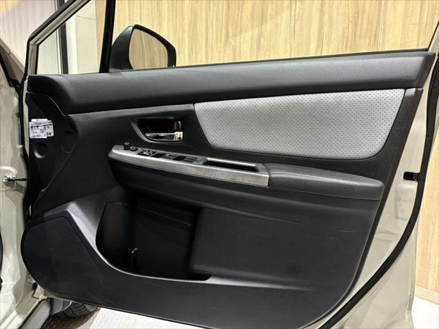 ＸＶハイブリッド ２．０ｉ－Ｌ　アイサイト　４ＷＤ　純正ＳＤナビ　バックカメラ　レーダークルーズコントロール　衝突軽減ブレーキ　パワーシート　ＥＴＣ　ブルートゥース　フルセグＴＶ　ＥＴＣ　ＭＴモード付　純正１７インチアルミホイール　スマートキー（55枚目）