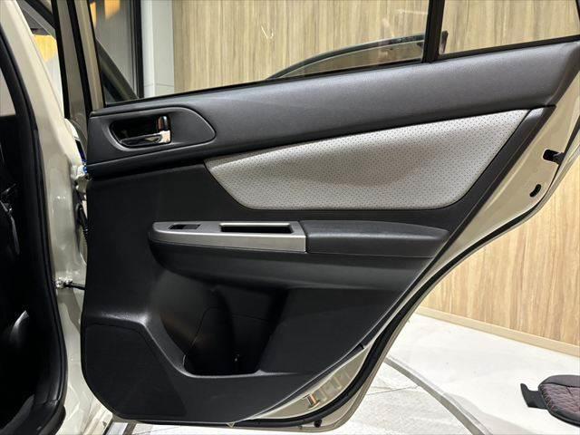 ＸＶハイブリッド ２．０ｉ－Ｌ　アイサイト　４ＷＤ　純正ＳＤナビ　バックカメラ　レーダークルーズコントロール　衝突軽減ブレーキ　パワーシート　ＥＴＣ　ブルートゥース　フルセグＴＶ　ＥＴＣ　ＭＴモード付　純正１７インチアルミホイール　スマートキー（59枚目）