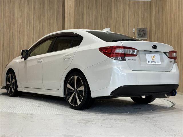 店舗敷地内に駐車スペースもございます。お車でのご来場をお考えの方はご安心ください♪