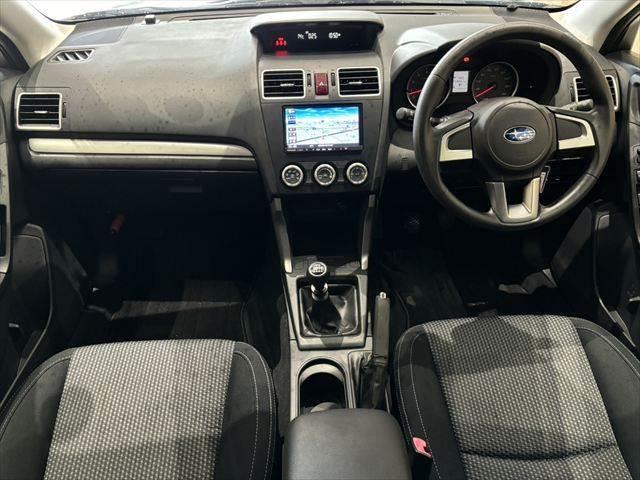 フォレスター 2.0i 6速MTシフト バックカメラ 純正SDナビ Bluetooth対応 禁煙車 USBポート フルセグ LEDヘッドライト ETC 禁煙車 4WD 電動格納ミラー キーレス 純正17インチアルミホイール(3枚目)