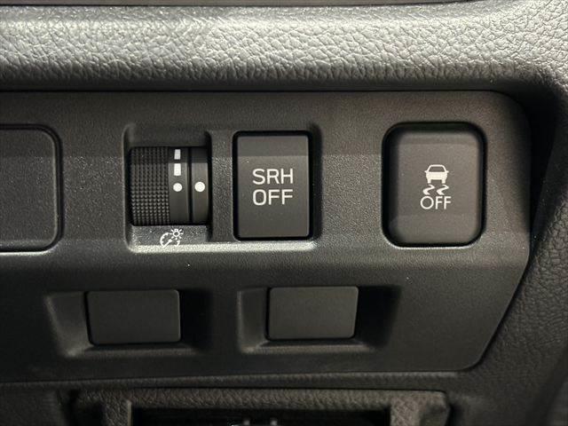 フォレスター 2.0i 6速MTシフト バックカメラ 純正SDナビ Bluetooth対応 禁煙車 USBポート フルセグ LEDヘッドライト ETC 禁煙車 4WD 電動格納ミラー キーレス 純正17インチアルミホイール(7枚目)