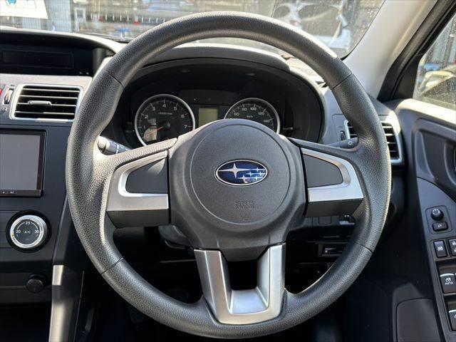 フォレスター 2.0i 6速MTシフト バックカメラ 純正SDナビ Bluetooth対応 禁煙車 USBポート フルセグ LEDヘッドライト ETC 禁煙車 4WD 電動格納ミラー キーレス 純正17インチアルミホイール(11枚目)