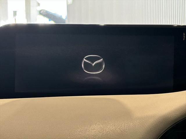 ＭＡＺＤＡ３セダン ＸＤ　Ｌパッケージ　ＢＯＳＥサウンド　白革シート　アイアクティブセンス　全周囲カメラ　ステアリングヒーター　禁煙車　純正８．８インチナビ　レーダークルーズコントロール　フルセグＴＶ　Ｂｌｕｅｔｏｏｔｈ　パワーシート（4枚目）
