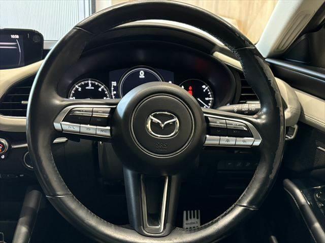 ＭＡＺＤＡ３セダン ＸＤ　Ｌパッケージ　ＢＯＳＥサウンド　白革シート　アイアクティブセンス　全周囲カメラ　ステアリングヒーター　禁煙車　純正８．８インチナビ　レーダークルーズコントロール　フルセグＴＶ　Ｂｌｕｅｔｏｏｔｈ　パワーシート（12枚目）