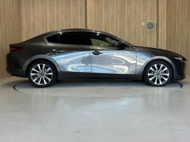 ＭＡＺＤＡ３セダン ＸＤ　Ｌパッケージ　ＢＯＳＥサウンド　白革シート　アイアクティブセンス　全周囲カメラ　ステアリングヒーター　禁煙車　純正８．８インチナビ　レーダークルーズコントロール　フルセグＴＶ　Ｂｌｕｅｔｏｏｔｈ　パワーシート（17枚目）