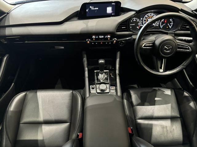 MAZDA3セダン XD Lパッケージ 全方位カメラ 本革黒シート 純正8.8インチナビ ステアリングヒーター 禁煙車 レーダークルーズコントロール ETC フルセグTV Bluetooth LEDヘッドライト パワーシート シートヒーター(3枚目)