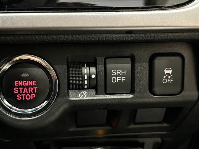 フォレスター Ｓ－リミテッド　４ＷＤ　後期型　アドバンスドセイフティＰＫＧ　純正ＳＤナビ　バックカメラ　パワーシート　禁煙車　シートヒーター　パワーシート　ルーフレール　ブルートゥース　フルセグＴＶ　ＥＴＣ　ＭＴモード付　盗難防止（7枚目）