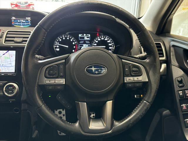 フォレスター Ｓ－リミテッド　４ＷＤ　後期型　アドバンスドセイフティＰＫＧ　純正ＳＤナビ　バックカメラ　パワーシート　禁煙車　シートヒーター　パワーシート　ルーフレール　ブルートゥース　フルセグＴＶ　ＥＴＣ　ＭＴモード付　盗難防止（11枚目）