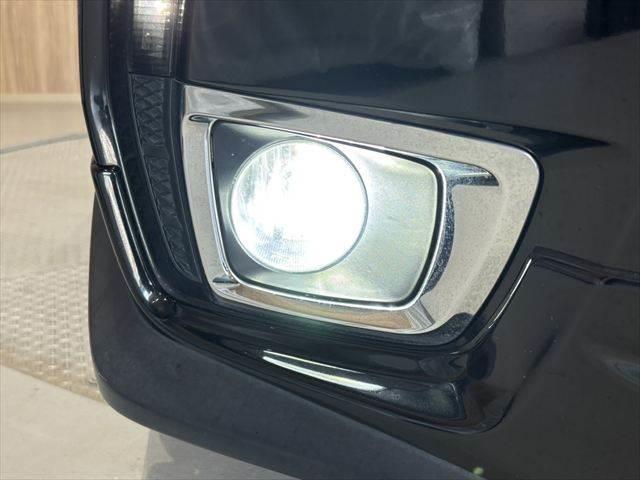 フォレスター Ｓ－リミテッド　４ＷＤ　後期型　アドバンスドセイフティＰＫＧ　純正ＳＤナビ　バックカメラ　パワーシート　禁煙車　シートヒーター　パワーシート　ルーフレール　ブルートゥース　フルセグＴＶ　ＥＴＣ　ＭＴモード付　盗難防止（13枚目）