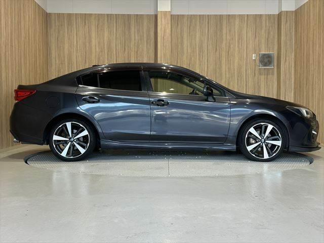 インプレッサＧ４ ２．０ｉ－Ｓアイサイト　アイサイト　ＳＴＩエアロ　メモリーナビ　レーダークルーズコントロール　ＢＳＭ　禁煙車　フルセグＴＶ　Ｂｌｕｅｔｏｏｔｈ対応　ＨＩＤヘッドライト　純正１８インチアルミホイール　４ＷＤ　ＭＴモード付ＡＴ（16枚目）