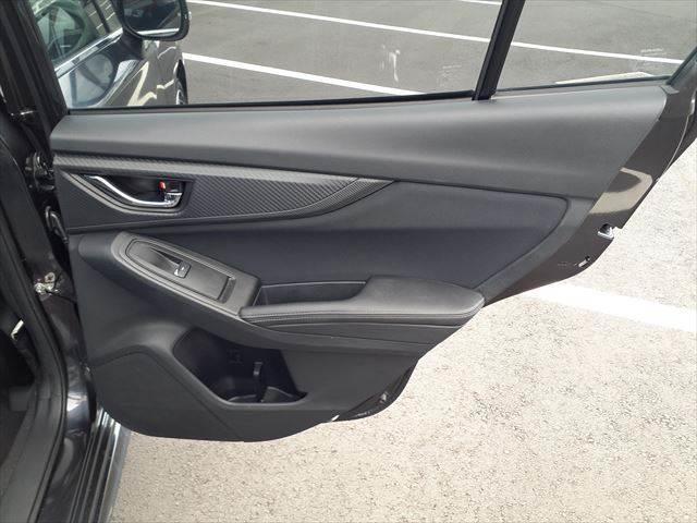 インプレッサＧ４ ２．０ｉ－Ｓアイサイト　アイサイト　ＳＴＩエアロ　メモリーナビ　レーダークルーズコントロール　ＢＳＭ　禁煙車　フルセグＴＶ　Ｂｌｕｅｔｏｏｔｈ対応　ＨＩＤヘッドライト　純正１８インチアルミホイール　４ＷＤ　ＭＴモード付ＡＴ（57枚目）