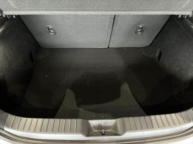 ＭＡＺＤＡ３ファストバック ＸＤプロアクティブ　ツーリングセレクション　４ＷＤ　ディーゼル　ＢＯＳＥサウンド　純正ＳＤナビ　全方位カメラ　レーダークルーズ　シートヒーター　衝突軽減ブレーキ　禁煙車　パワーシート　ブルートゥース　フルセグＴＶ　ＥＴＣ　ＬＥＤヘッドライト（11枚目）