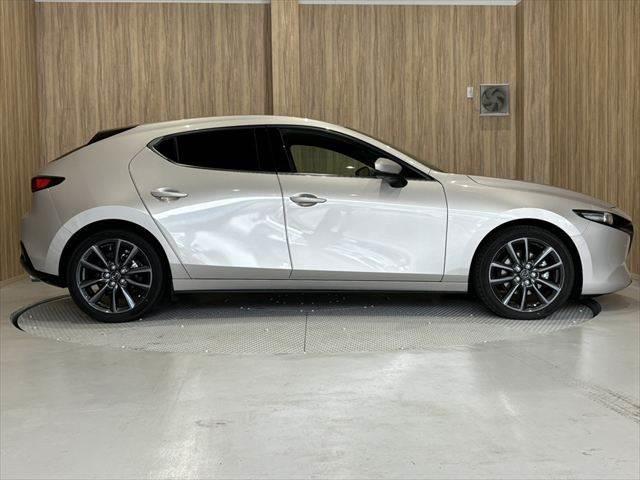 ＭＡＺＤＡ３ファストバック ＸＤプロアクティブ　ツーリングセレクション　４ＷＤ　ディーゼル　ＢＯＳＥサウンド　純正ＳＤナビ　全方位カメラ　レーダークルーズ　シートヒーター　衝突軽減ブレーキ　禁煙車　パワーシート　ブルートゥース　フルセグＴＶ　ＥＴＣ　ＬＥＤヘッドライト（17枚目）