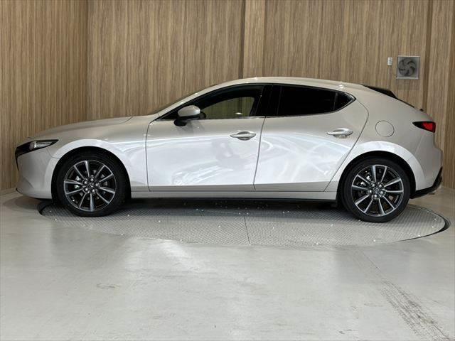 ＭＡＺＤＡ３ファストバック ＸＤプロアクティブ　ツーリングセレクション　４ＷＤ　ディーゼル　ＢＯＳＥサウンド　純正ＳＤナビ　全方位カメラ　レーダークルーズ　シートヒーター　衝突軽減ブレーキ　禁煙車　パワーシート　ブルートゥース　フルセグＴＶ　ＥＴＣ　ＬＥＤヘッドライト（21枚目）