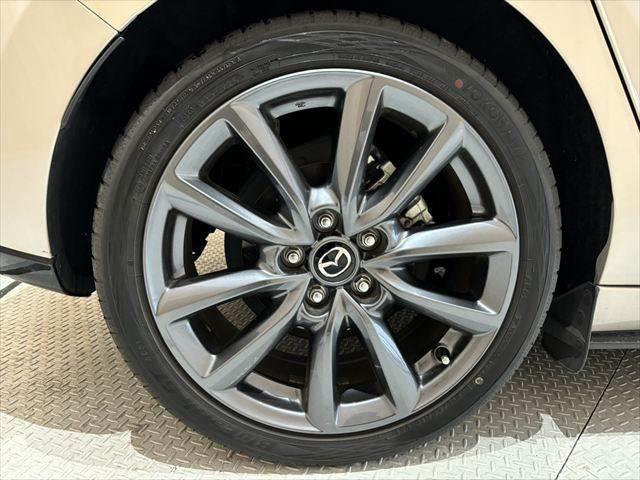 ＭＡＺＤＡ３ファストバック ＸＤプロアクティブ　ツーリングセレクション　４ＷＤ　ディーゼル　ＢＯＳＥサウンド　純正ＳＤナビ　全方位カメラ　レーダークルーズ　シートヒーター　衝突軽減ブレーキ　禁煙車　パワーシート　ブルートゥース　フルセグＴＶ　ＥＴＣ　ＬＥＤヘッドライト（26枚目）