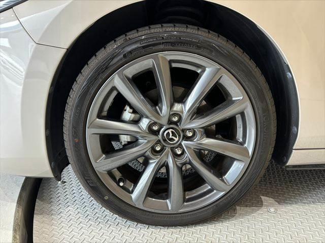 ＭＡＺＤＡ３ファストバック ＸＤプロアクティブ　ツーリングセレクション　４ＷＤ　ディーゼル　ＢＯＳＥサウンド　純正ＳＤナビ　全方位カメラ　レーダークルーズ　シートヒーター　衝突軽減ブレーキ　禁煙車　パワーシート　ブルートゥース　フルセグＴＶ　ＥＴＣ　ＬＥＤヘッドライト（28枚目）