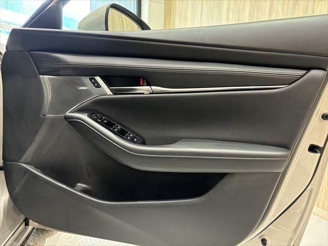 ＭＡＺＤＡ３ファストバック ＸＤプロアクティブ　ツーリングセレクション　４ＷＤ　ディーゼル　ＢＯＳＥサウンド　純正ＳＤナビ　全方位カメラ　レーダークルーズ　シートヒーター　衝突軽減ブレーキ　禁煙車　パワーシート　ブルートゥース　フルセグＴＶ　ＥＴＣ　ＬＥＤヘッドライト（55枚目）