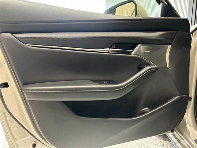 ＭＡＺＤＡ３ファストバック ＸＤプロアクティブ　ツーリングセレクション　４ＷＤ　ディーゼル　ＢＯＳＥサウンド　純正ＳＤナビ　全方位カメラ　レーダークルーズ　シートヒーター　衝突軽減ブレーキ　禁煙車　パワーシート　ブルートゥース　フルセグＴＶ　ＥＴＣ　ＬＥＤヘッドライト（61枚目）