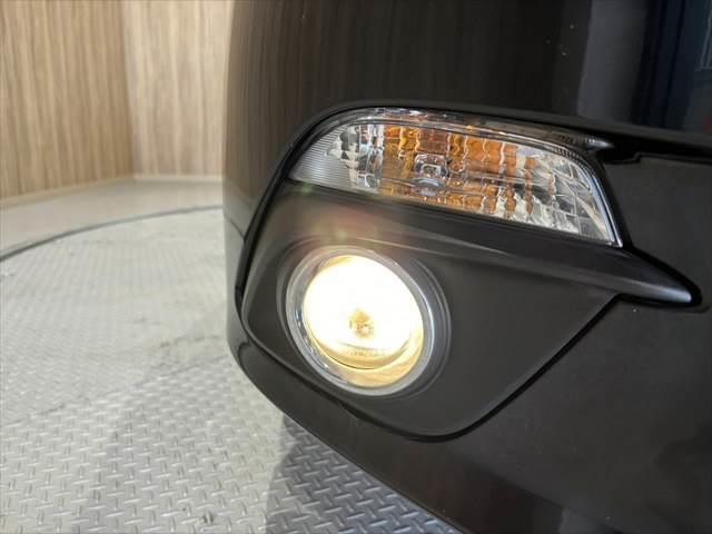 アクセラスポーツ １５Ｓツーリング　６速マニュアル車　ＢＯＳＥサウンド　純正ＳＤナビ　レーダークルーズコントロール　ＤＶＤ再生　ＥＴＣ　禁煙車　フルセグＴＶ　ブルートゥース　ＬＥＤヘッド　衝突軽減ブレーキ　純正１６インチアルミホイール（12枚目）