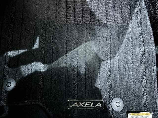 アクセラスポーツ １５Ｓツーリング　６速マニュアル車　ＢＯＳＥサウンド　純正ＳＤナビ　レーダークルーズコントロール　ＤＶＤ再生　ＥＴＣ　禁煙車　フルセグＴＶ　ブルートゥース　ＬＥＤヘッド　衝突軽減ブレーキ　純正１６インチアルミホイール（46枚目）