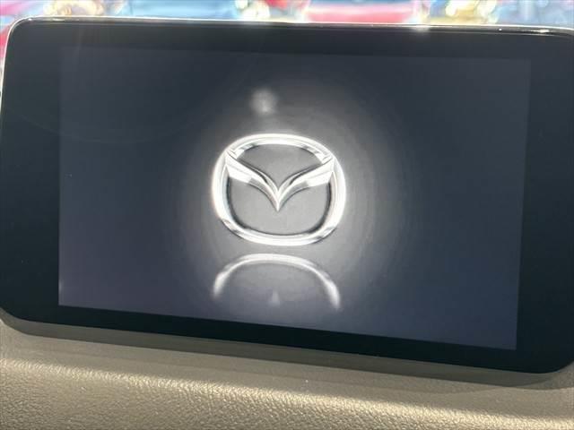 ＣＸ－５ ＸＤ　エクスクルーシブモード　本革シート　ＢＯＳＥサウンド　全方位カメラ　純正ＳＤナビ　レーダークルーズコントロール　禁煙車　衝突軽減ブレーキ　電動リアゲート　シートヒーター　シートエアコン　パワーシート　クリアランスソナー（4枚目）