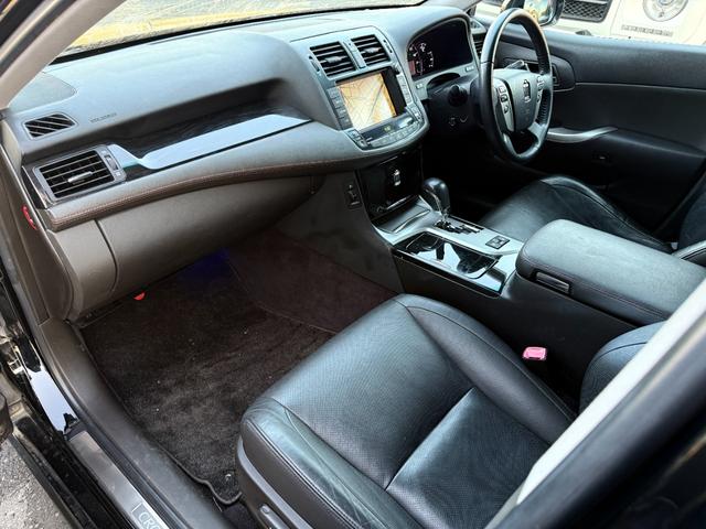 クラウン アスリート　２００系クラウン　アスリート　社外ヘッドライト　ＡＩＭＧＡＩＮマフラー　社外２１インチ　アルミホイール　モデリスタ　エアロ　スモークテール　ＴＥＩＮ車高調（18枚目）