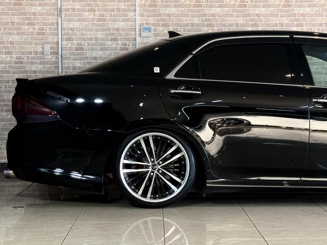 クラウン アスリート　２００系クラウン　アスリート　社外ヘッドライト　ＡＩＭＧＡＩＮマフラー　社外２１インチ　アルミホイール　モデリスタ　エアロ　スモークテール　ＴＥＩＮ車高調（46枚目）