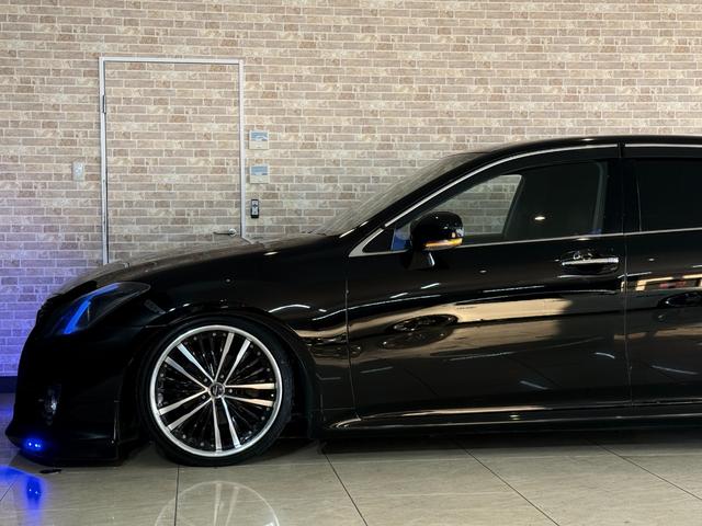 クラウン アスリート　２００系クラウン　アスリート　社外ヘッドライト　ＡＩＭＧＡＩＮマフラー　社外２１インチ　アルミホイール　モデリスタ　エアロ　スモークテール　ＴＥＩＮ車高調（64枚目）