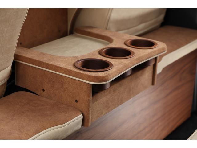 ハイエースバン ロングスーパーＧＬ　Ｓ－ＧＬ・ディーゼル・アースカラーパッケージ・ベージュ・電動スライドドア・クラフトプラスオリジナルバンライフカスタム・車中泊仕様・オリジナルセンターコンソール・セカンドキャビネット・シートカバー（22枚目）