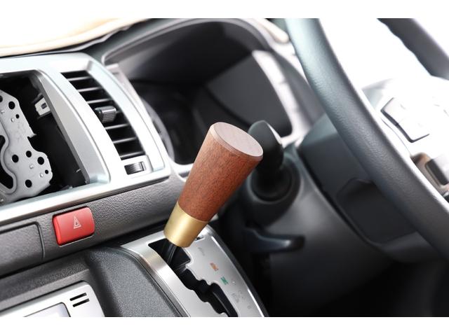 ハイエースバン ロングスーパーＧＬ　Ｓ－ＧＬ・ディーゼル・アースカラーパッケージ・ベージュ・電動スライドドア・クラフトプラスオリジナルバンライフカスタム・車中泊仕様・オリジナルセンターコンソール・セカンドキャビネット・シートカバー（32枚目）