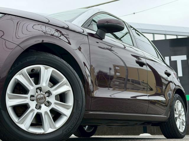 A1スポーツバック 1.4TFSI ワンオーナー 禁煙車 ユーザー様買取車両 プッシュスタート ナビ Bluetoothオーディオ HIDヘッドライト CD・DVD・TV再生 ETC 純正15インチアルミアイドリングストップ(20枚目)